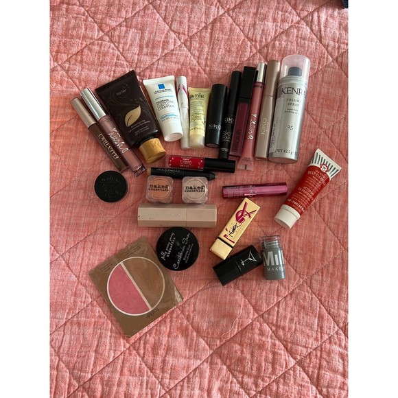 Makeup Bundle - Picture 2 of 6